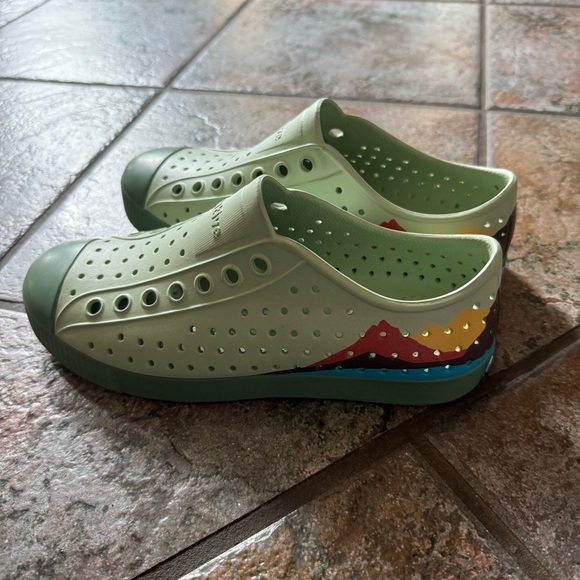 Native Shoes unisex design M5 or W7 slip on water shoes - Picture 5 of 10